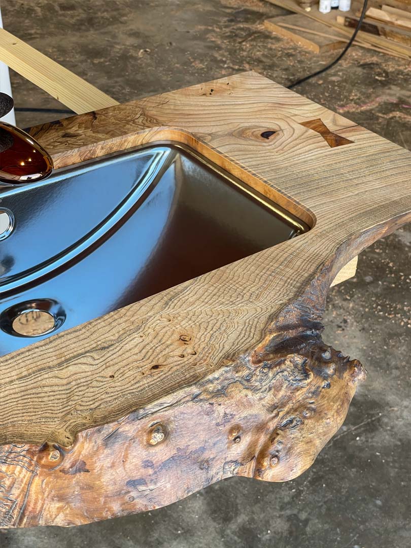 MÓVEIS EM MADEIRA MACIÇA