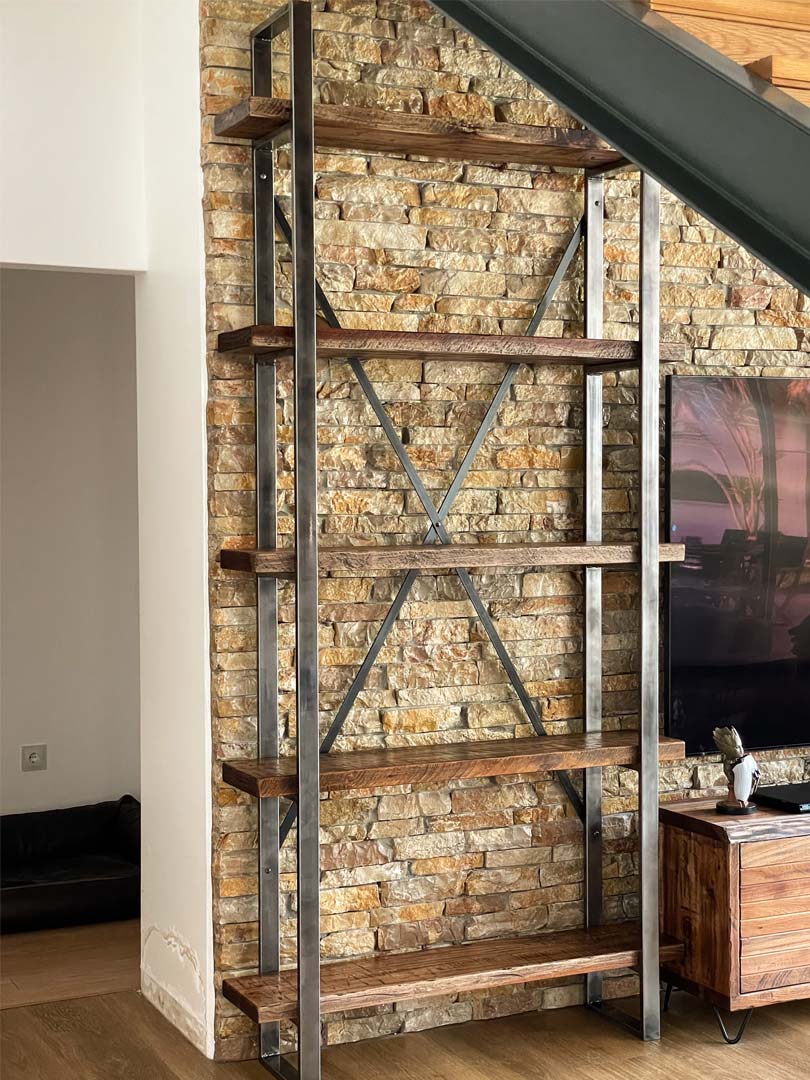 MÓVEIS EM MADEIRA MACIÇA